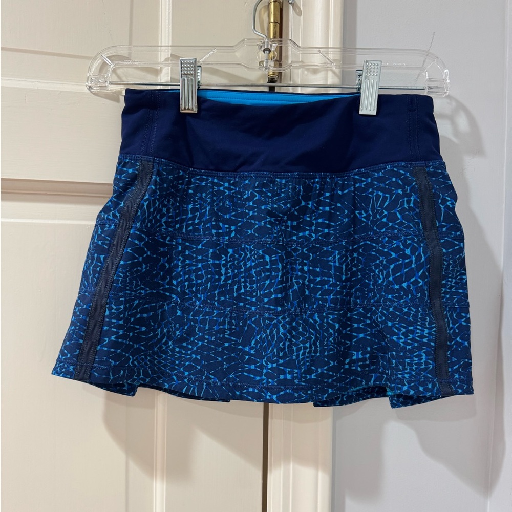 Lululemon 2R navy blue two tone tennis skirt, pleats, inner pocket, inner shorts